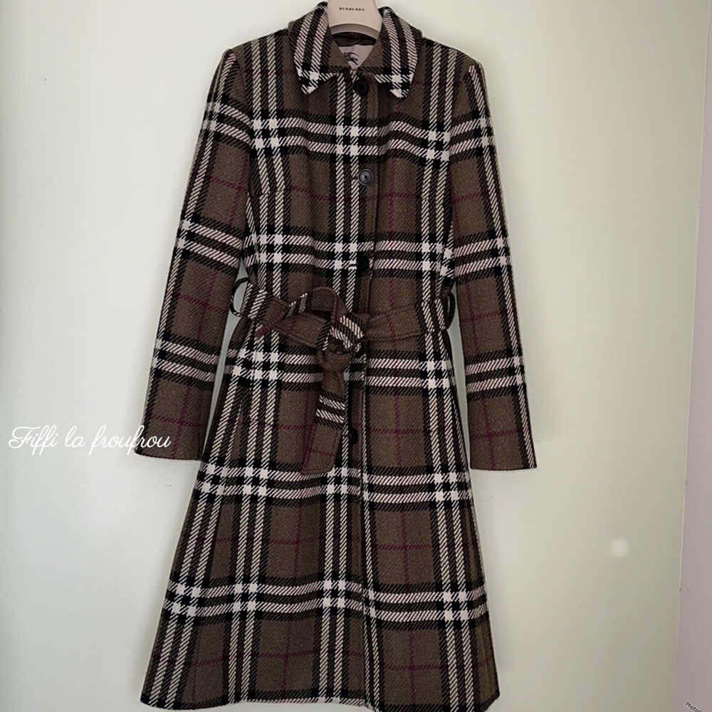 Authentic Burberry coat - Picture 4 of 16